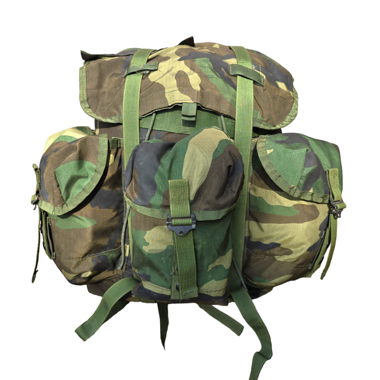 ALICE Medium Rucksack (Radio Pack) – onethiefsurplus