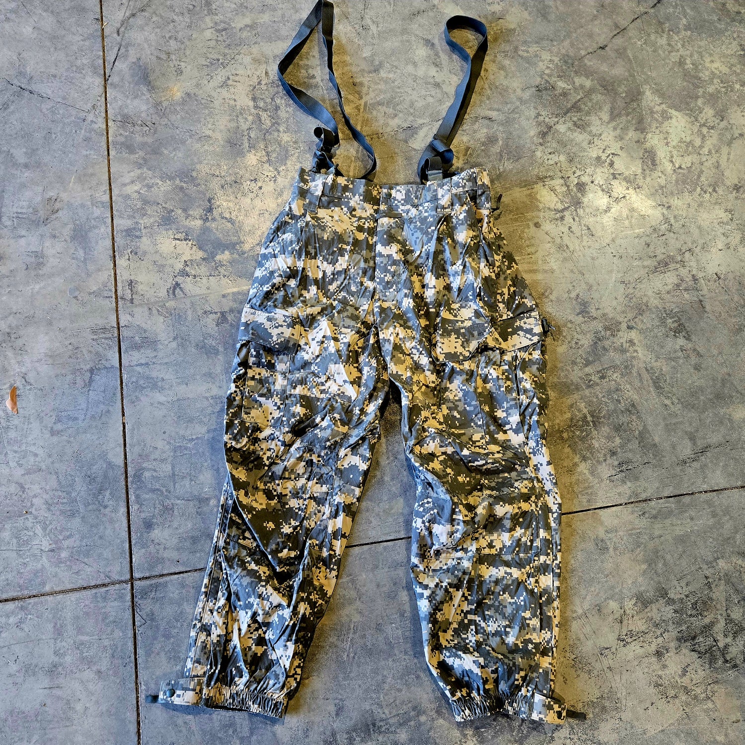 onethiefsurplus Clothing Medium-Reg USGI ECWCS Gen III Level 5 Soft Shell Cold Weather Trousers UCP ACU Military Pants