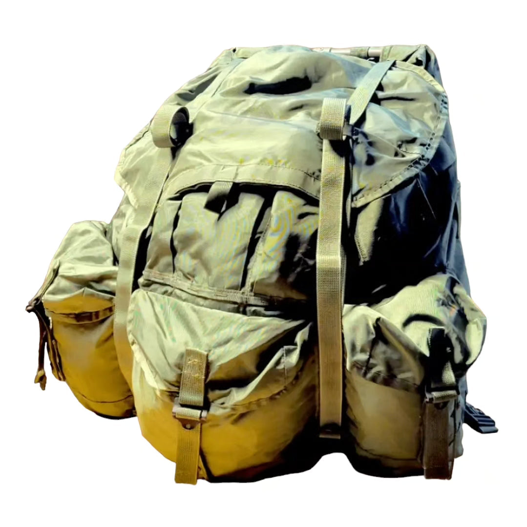 Large Alice Ruck COMPLETE ALICE Large ruck VGC. - onethiefsurplus