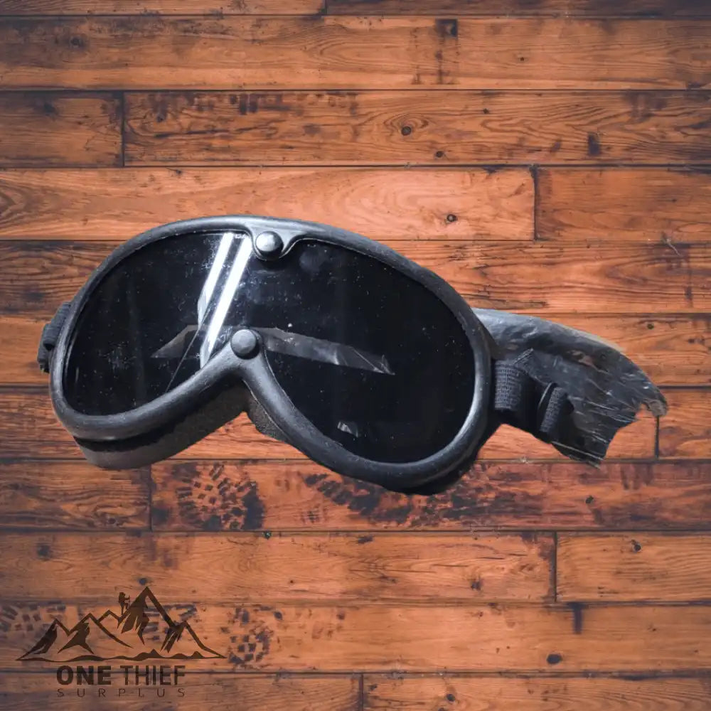 onethiefsurplus USGI Sun, Wind, & Dust goggles (New in package)